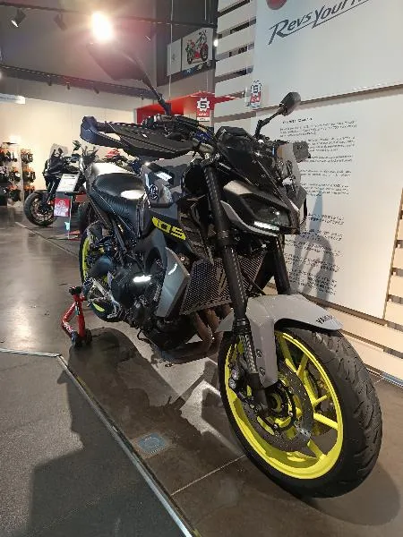 MT09