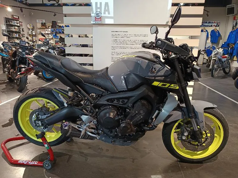 MT09