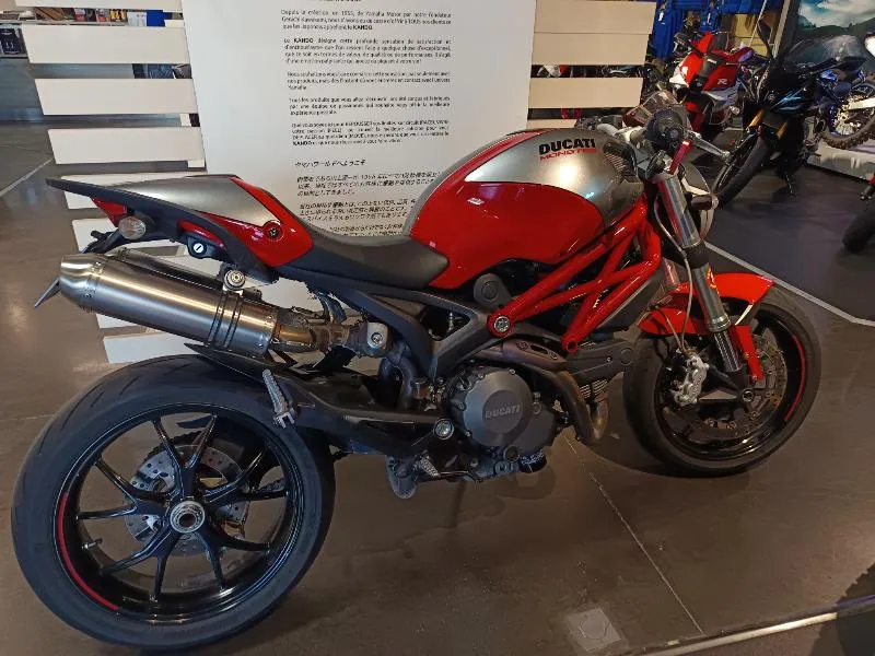MONSTER 796