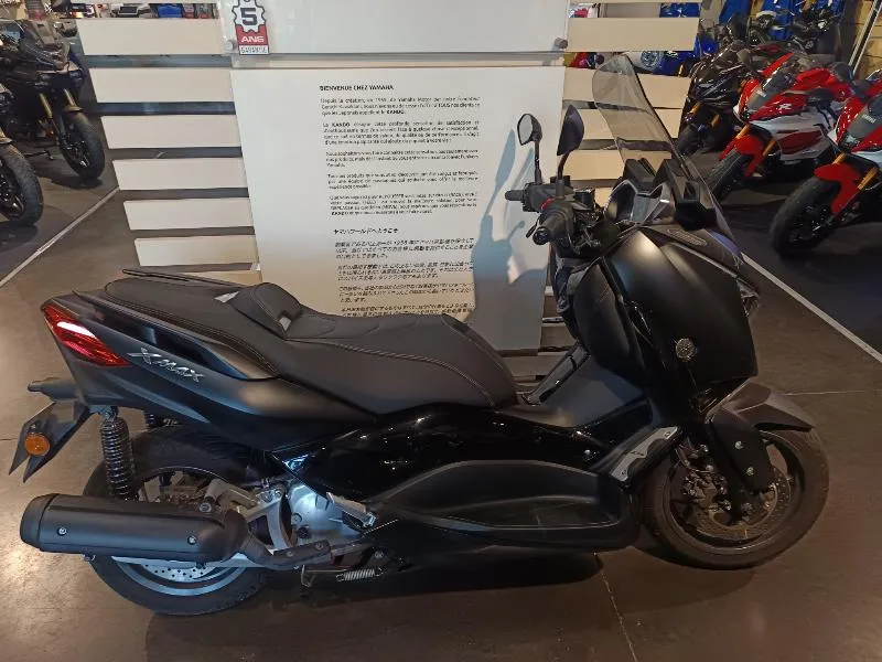 XMAX 300 IRON MAX