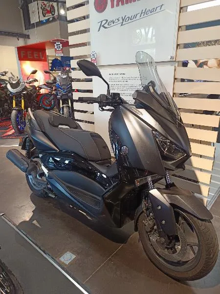 XMAX 300 IRON MAX