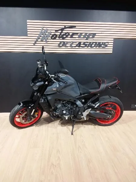 MT09