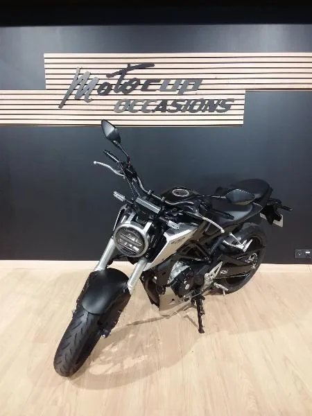 CB 125  R