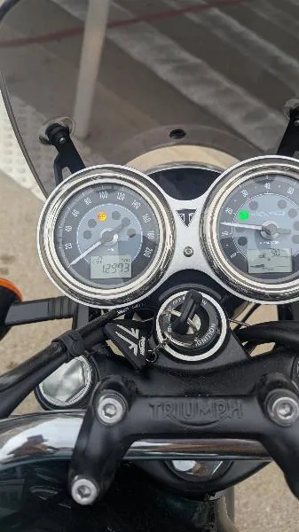 BONNEVILLE T100 900