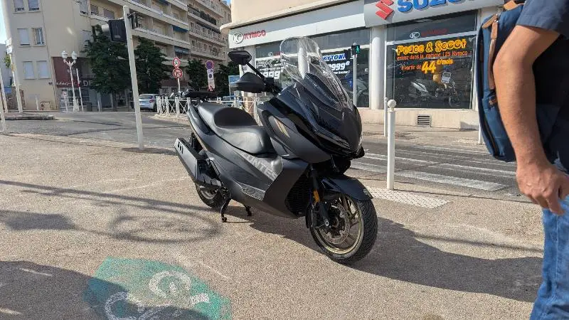 368 E