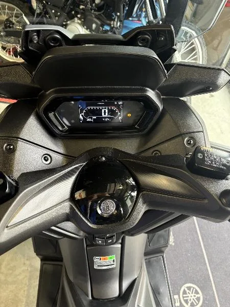 XMAX 300