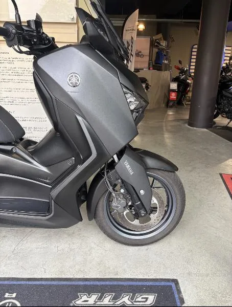 XMAX 300