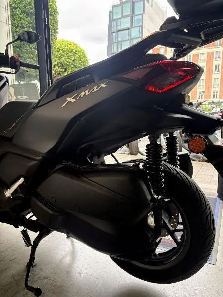 XMAX 300