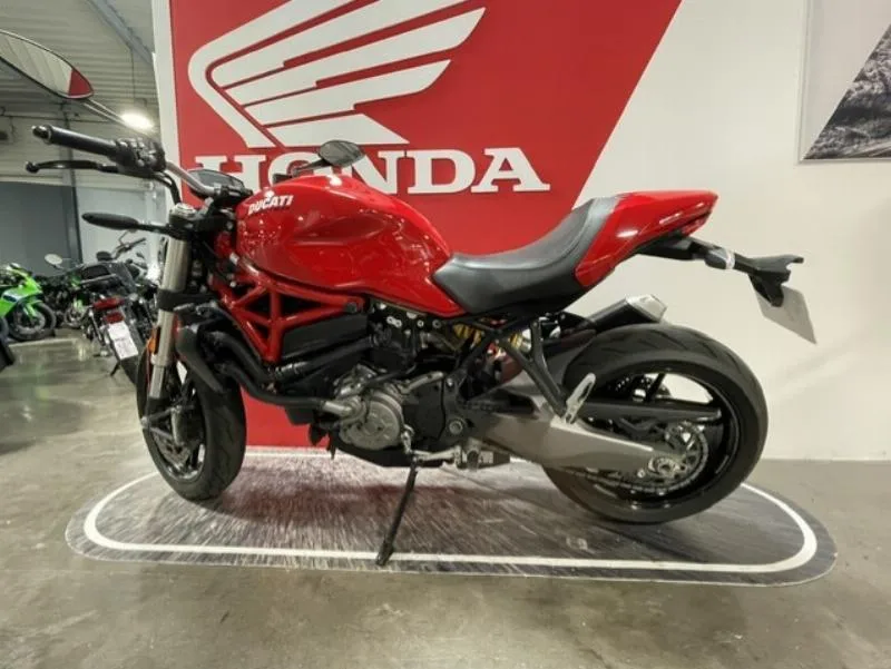 MONSTER 821