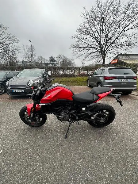 MONSTER 900