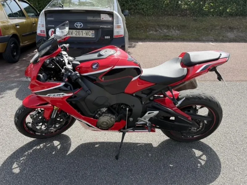 CBR1000RA