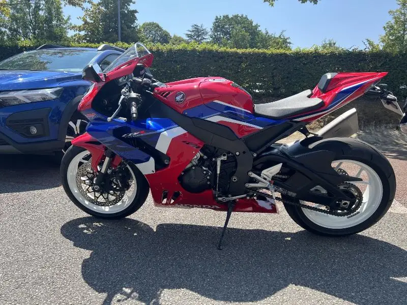 CBR 1000 R
