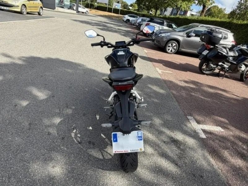 CB 125  R