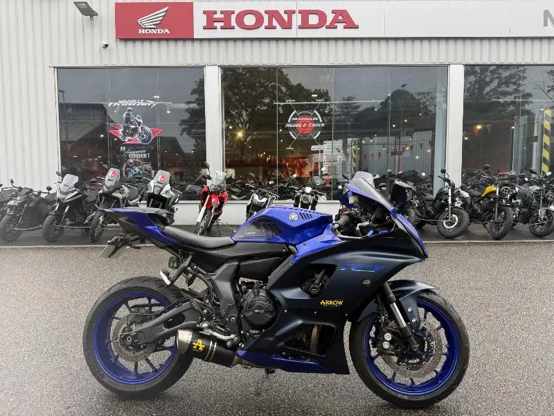 YZF690 U
