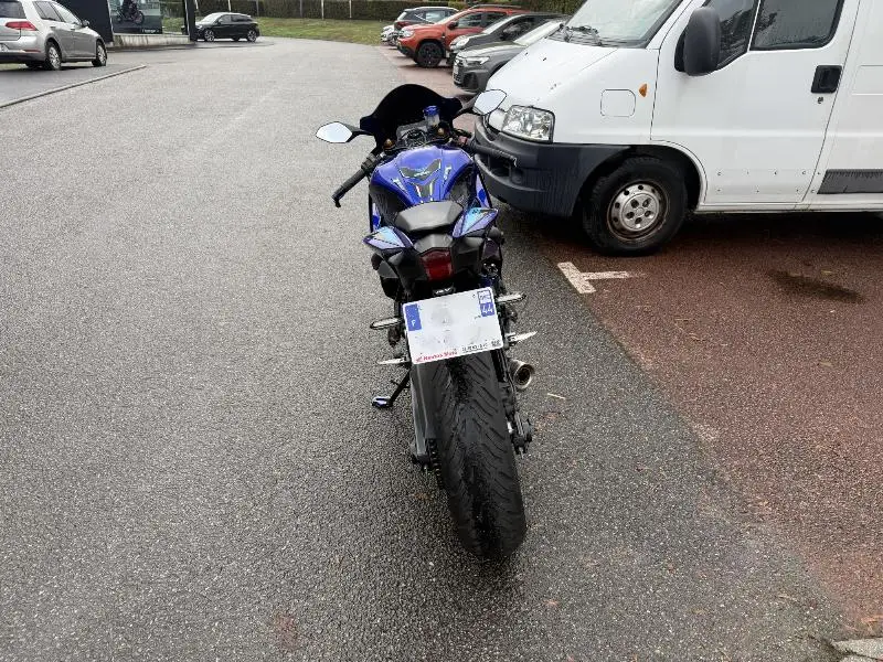 YZF690 U