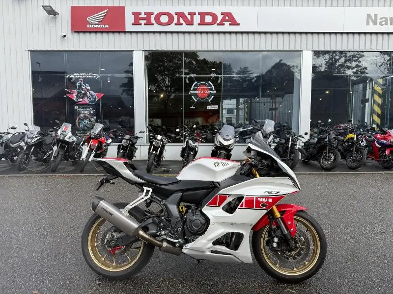 YZF690