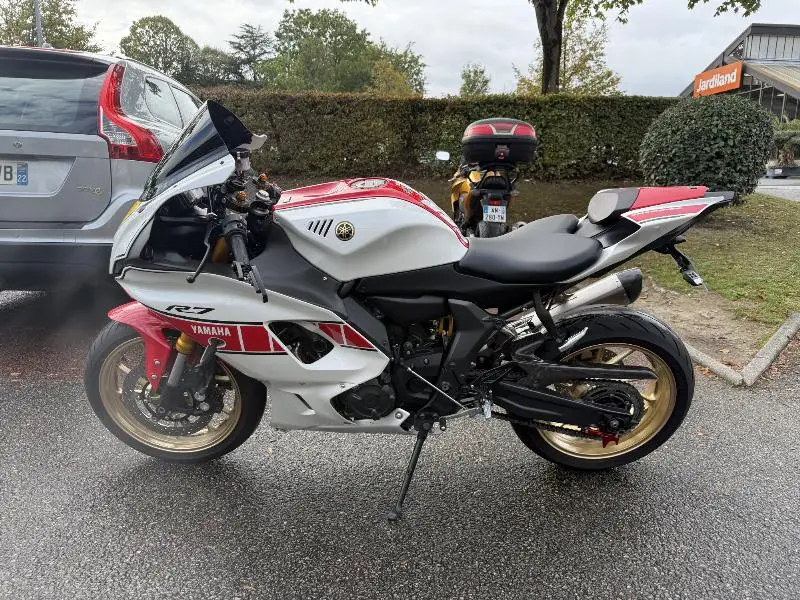 YZF690