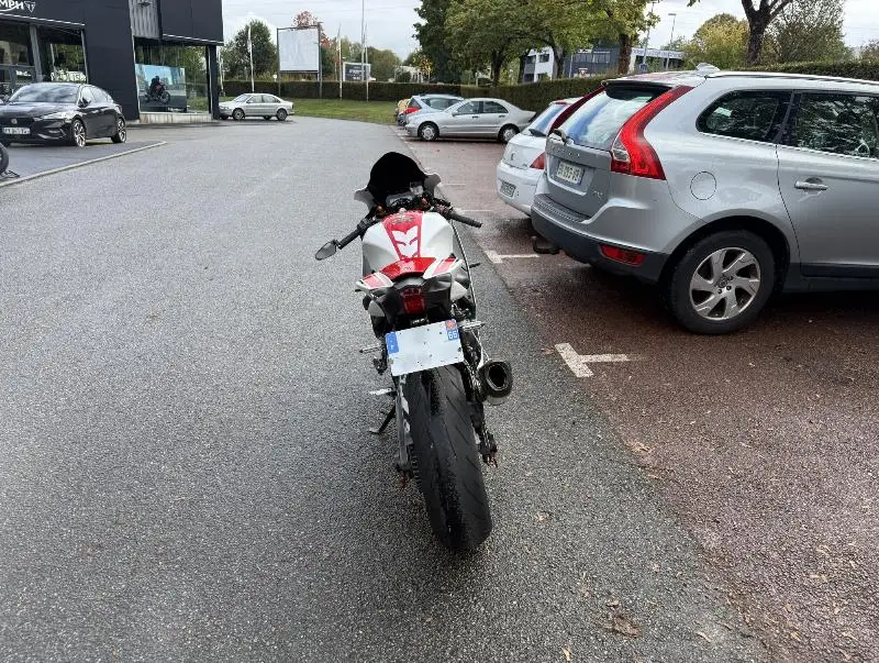 YZF690