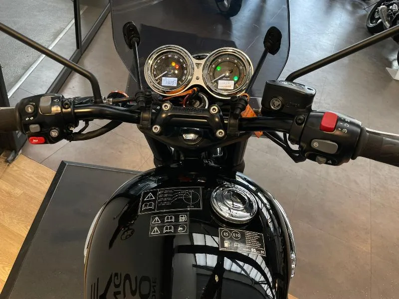 Bonneville T120 Black