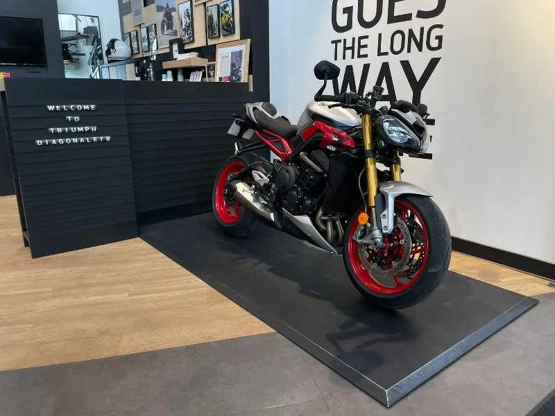 STREET TRIPLE 765 RX 2026