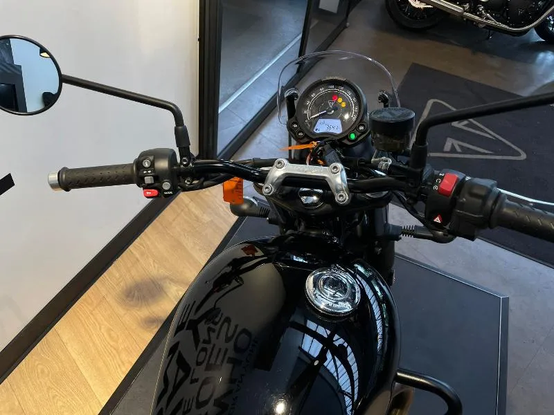STREET TWIN  900