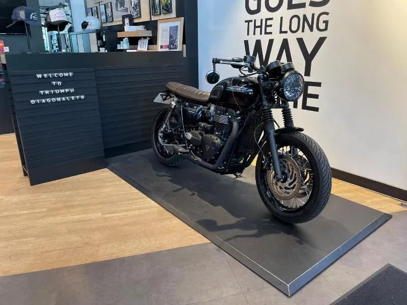Bonneville T120 Black