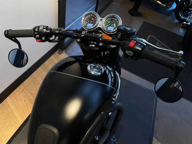 Bonneville T120 Black