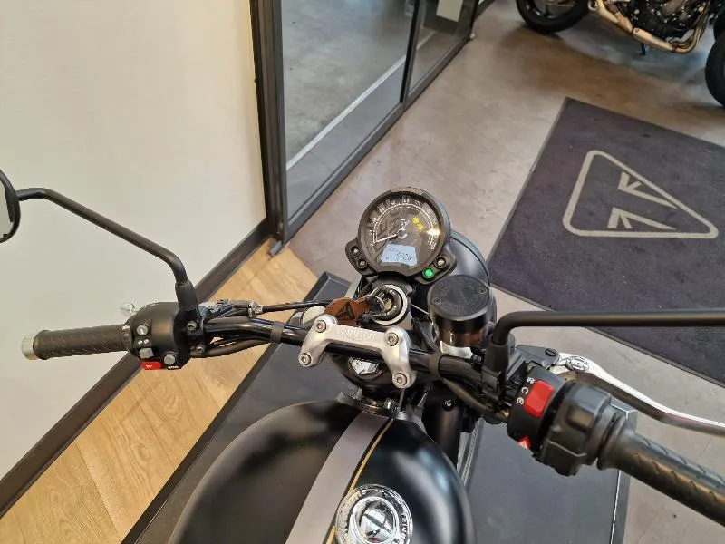 STREET TWIN  900