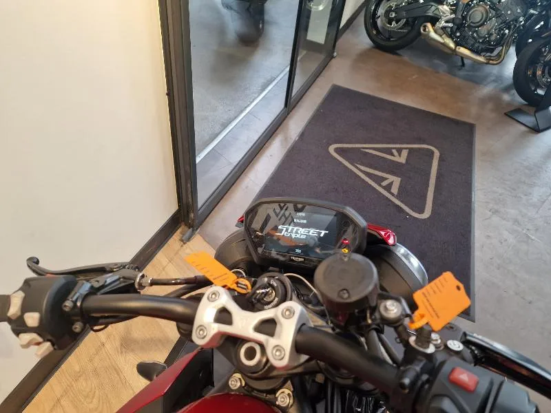 STREET TRIPLE 765 RS