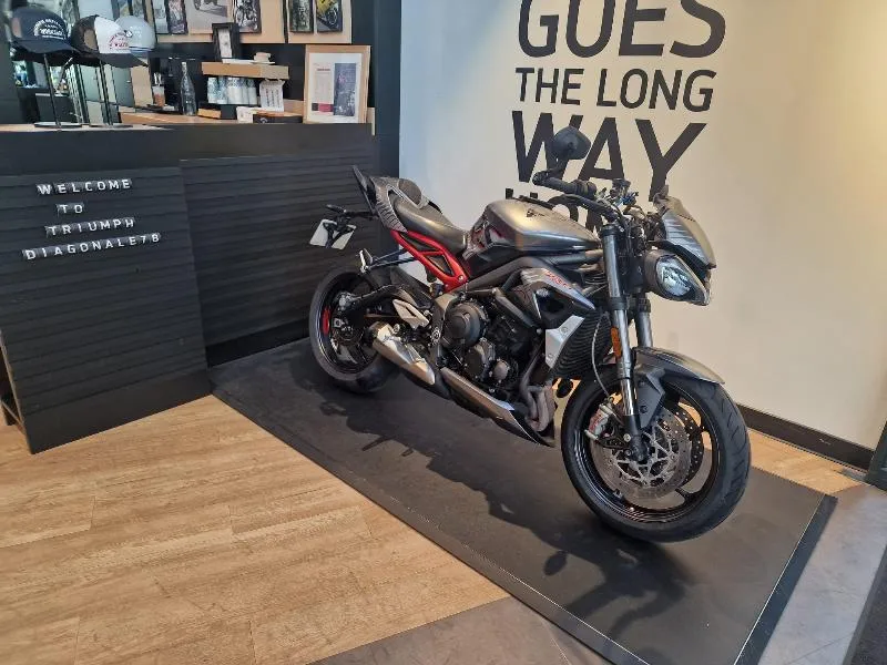 STREET TRIPLE 765 RS