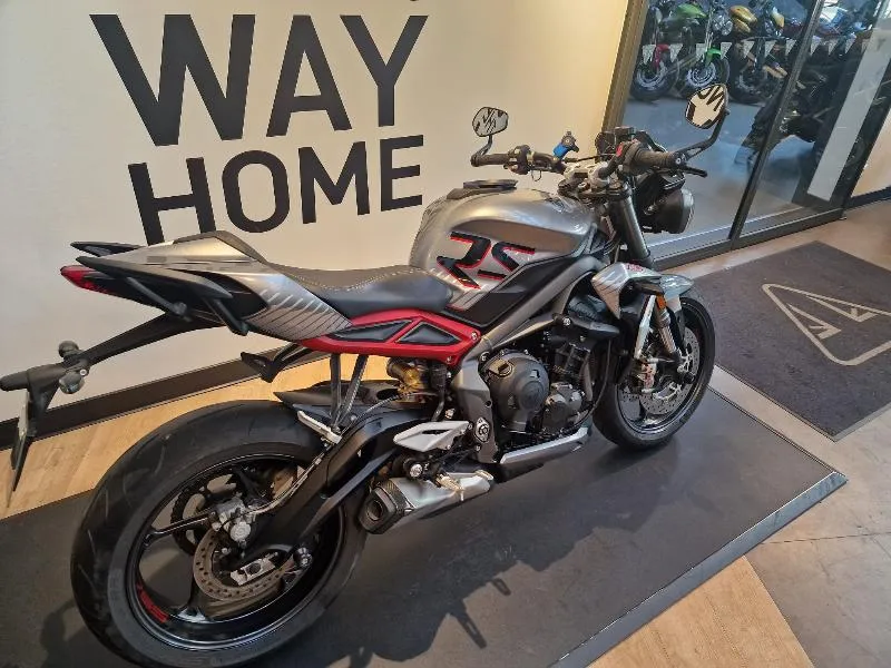 STREET TRIPLE 765 RS