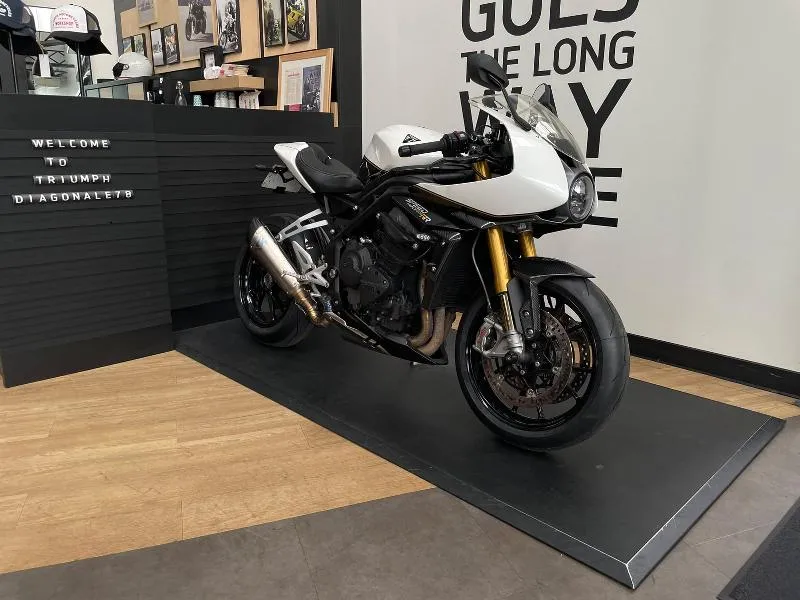 SPEED TRIPLE 1200 RR