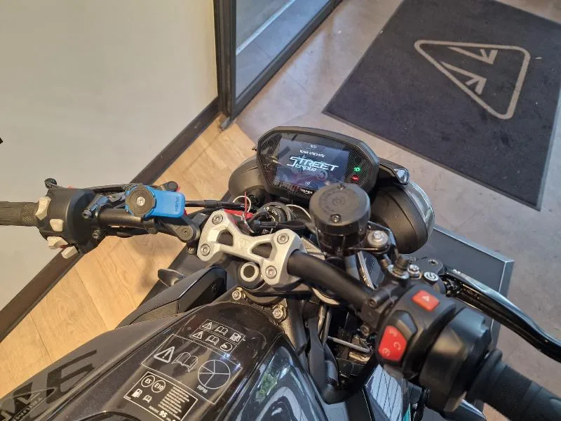 STREET TRIPLE 765 RS