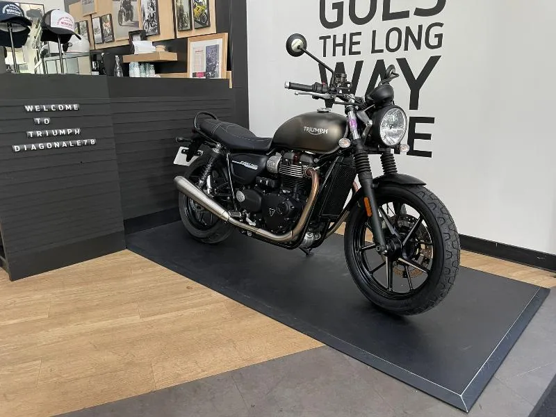 STREET TWIN  900