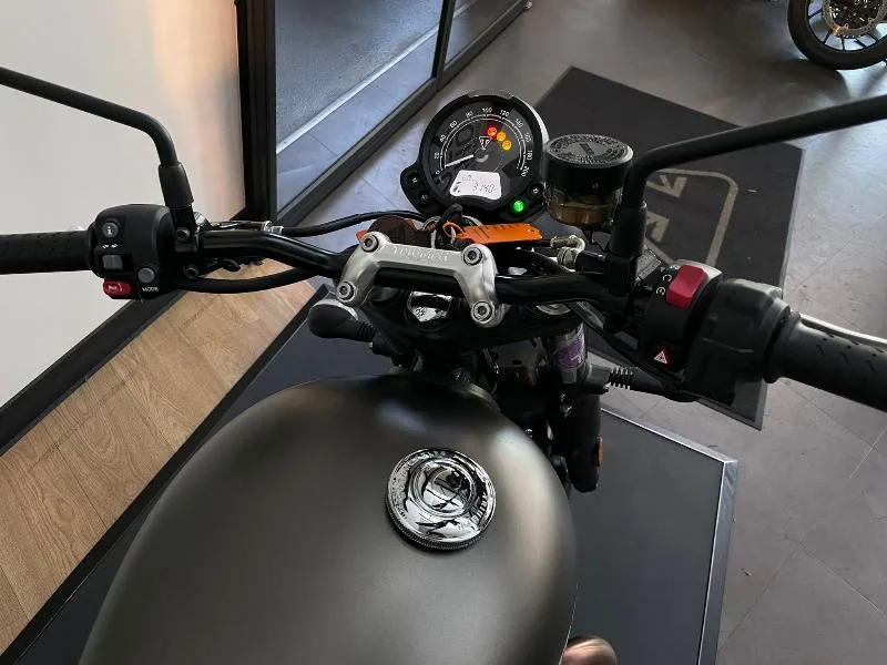 STREET TWIN  900
