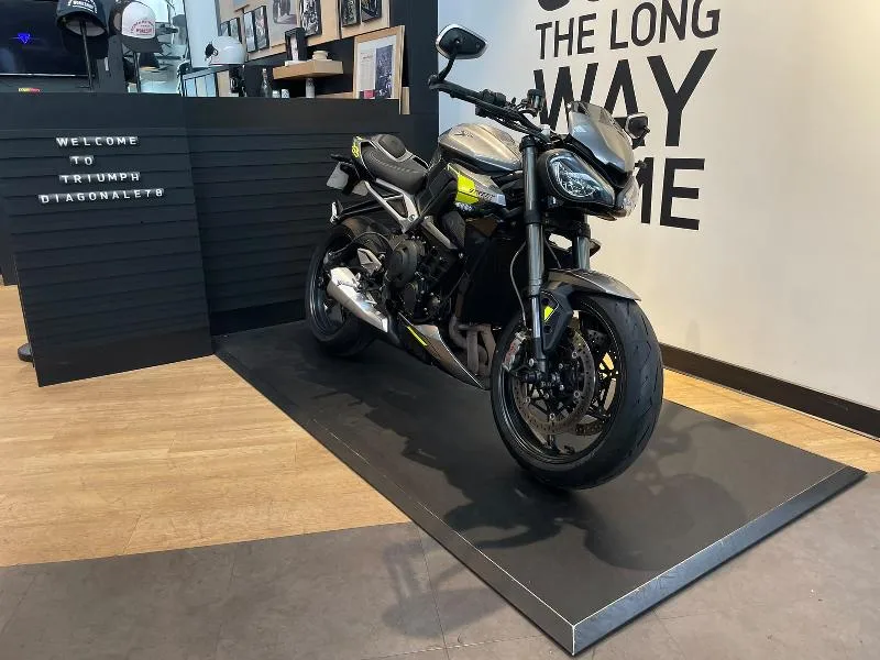 STREET TRIPLE 765 RS