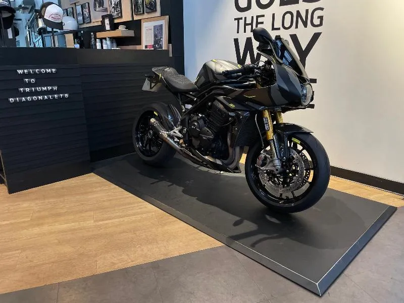 SPEED TRIPLE 1200 RR