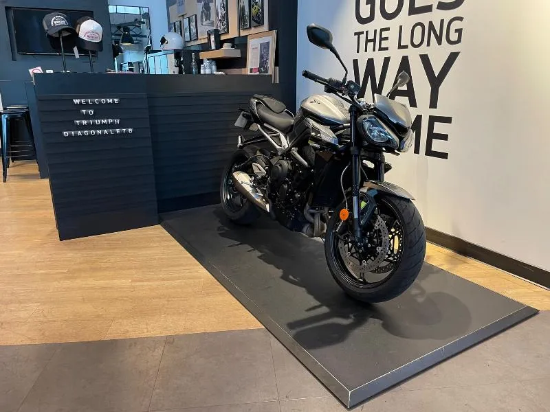 STREET TRIPLE 765 R