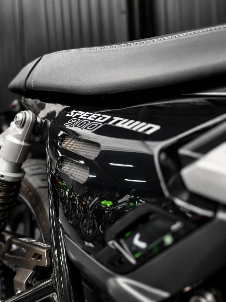 SPEED TWIN 900