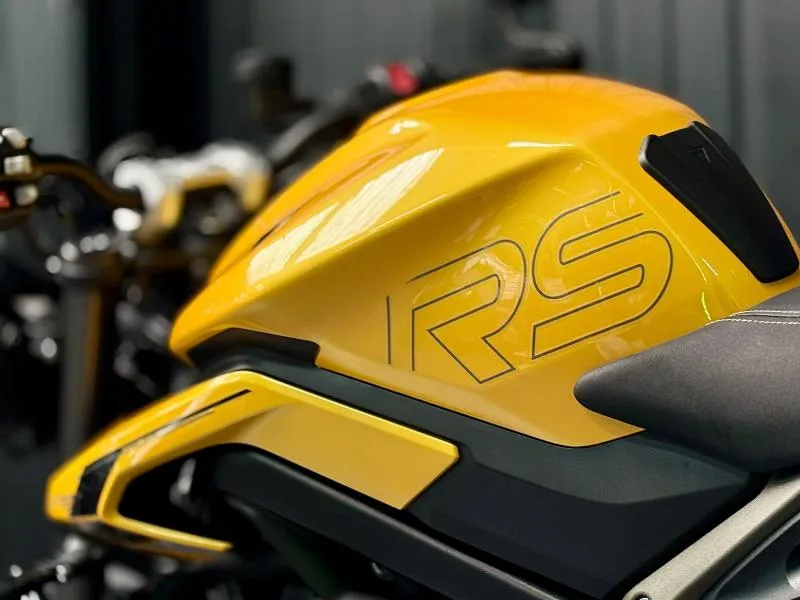 STREET TRIPLE 765 R