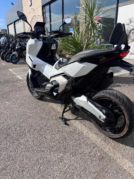 XADV 750