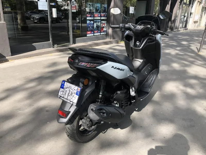 NMAX 125 TECH MAX