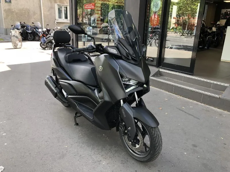 XMAX 300