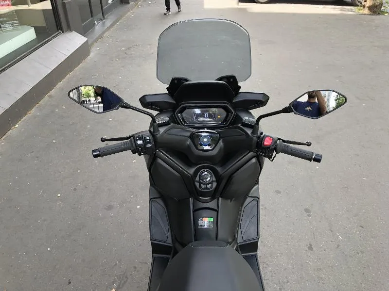 XMAX 300