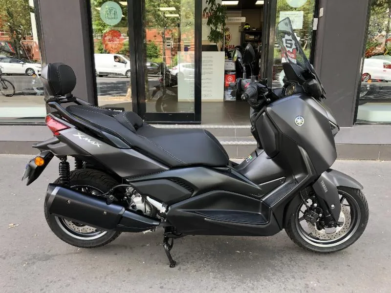 XMAX 300