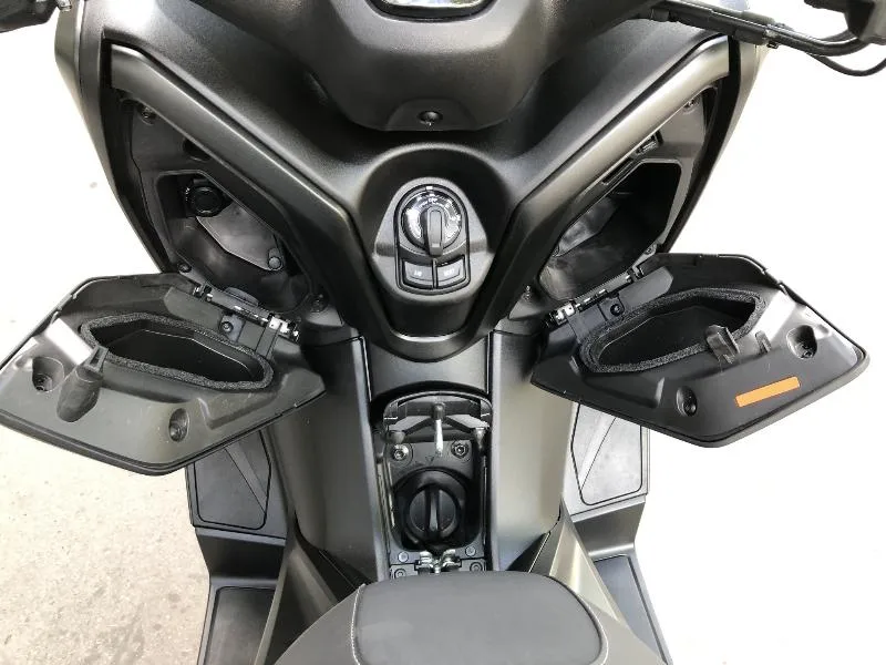XMAX 300