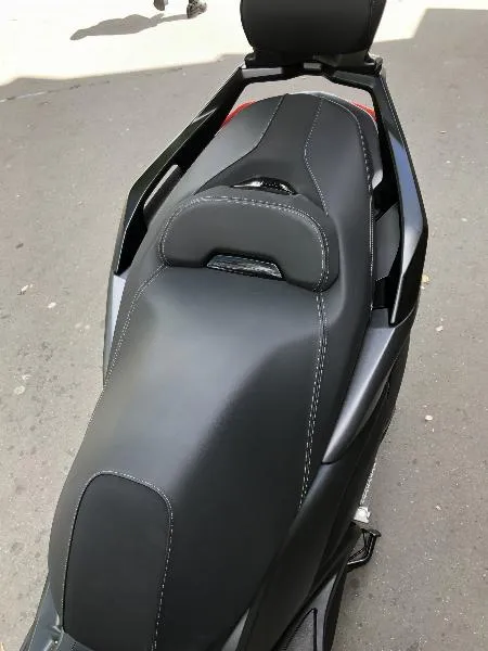 XMAX 300