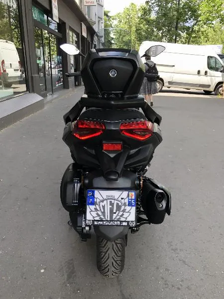 XMAX 300