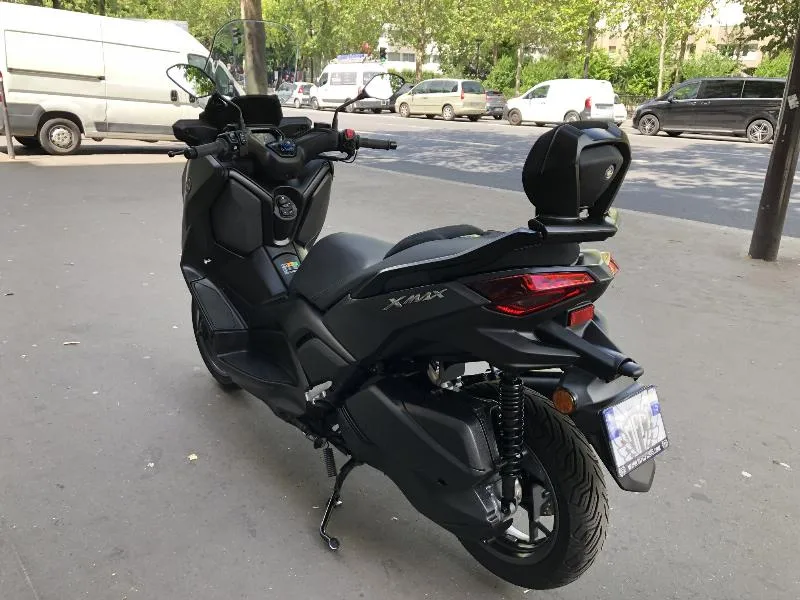 XMAX 300