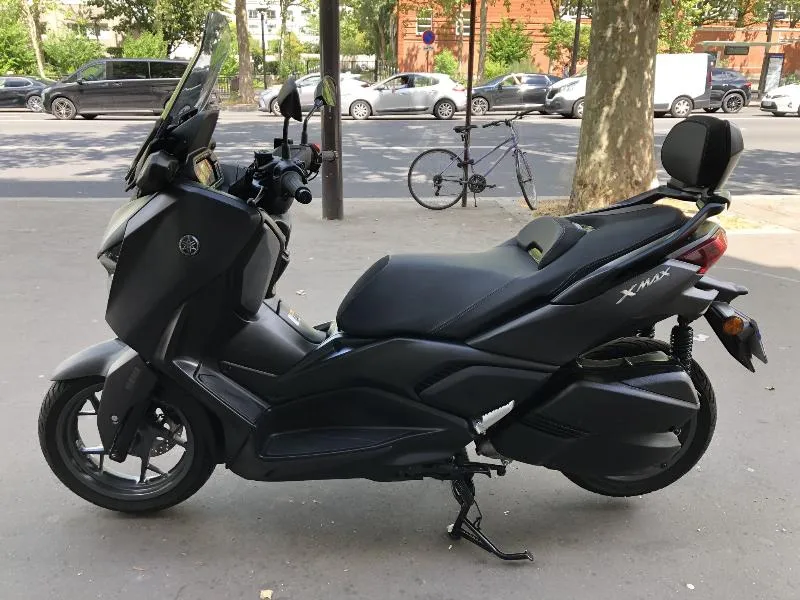 XMAX 300
